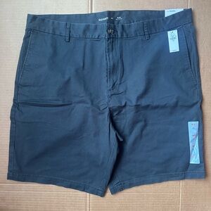 Men’s shorts- New with Tags. Old Navy size 40